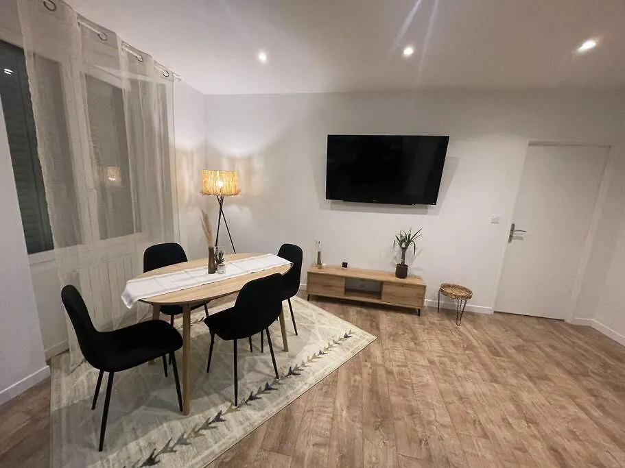 L'Epicentre Apartment Clermont-Ferrand 0*,  France